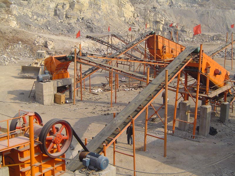 Basic introduction of crushing section in sand and gravel production line